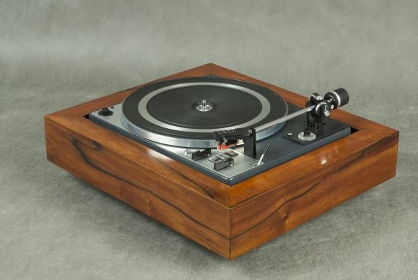 Gramofon Dual 1228, fornir jabłoń indyjska